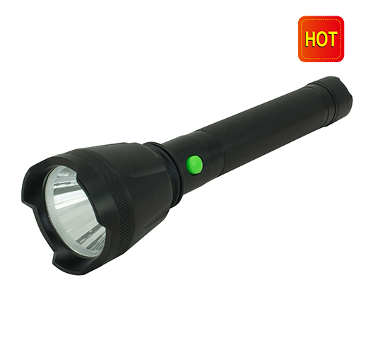 2500 Lumen LED Flashlightby Dry Batteries