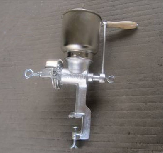 Hand-operated Corn Grinder